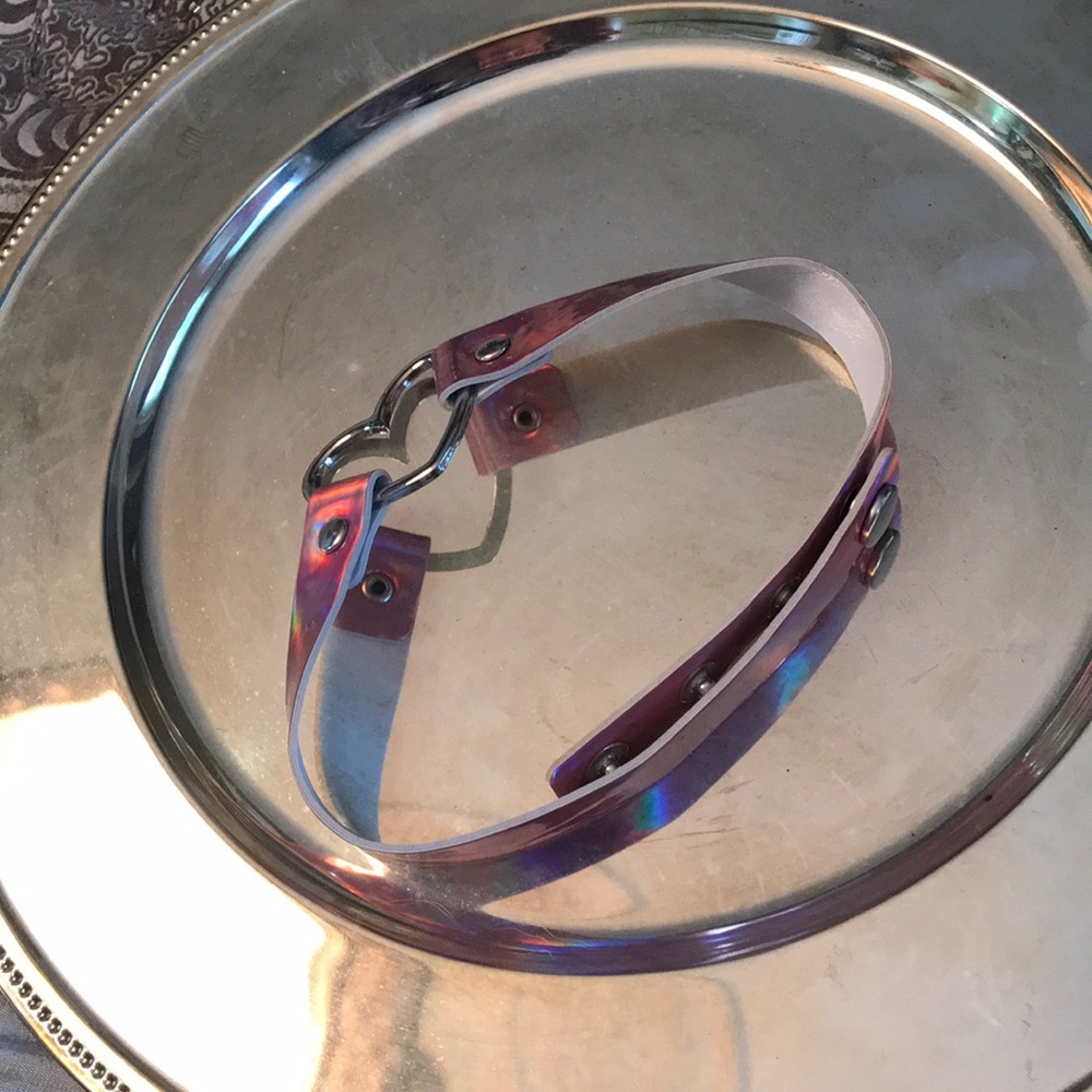 Holographic choker